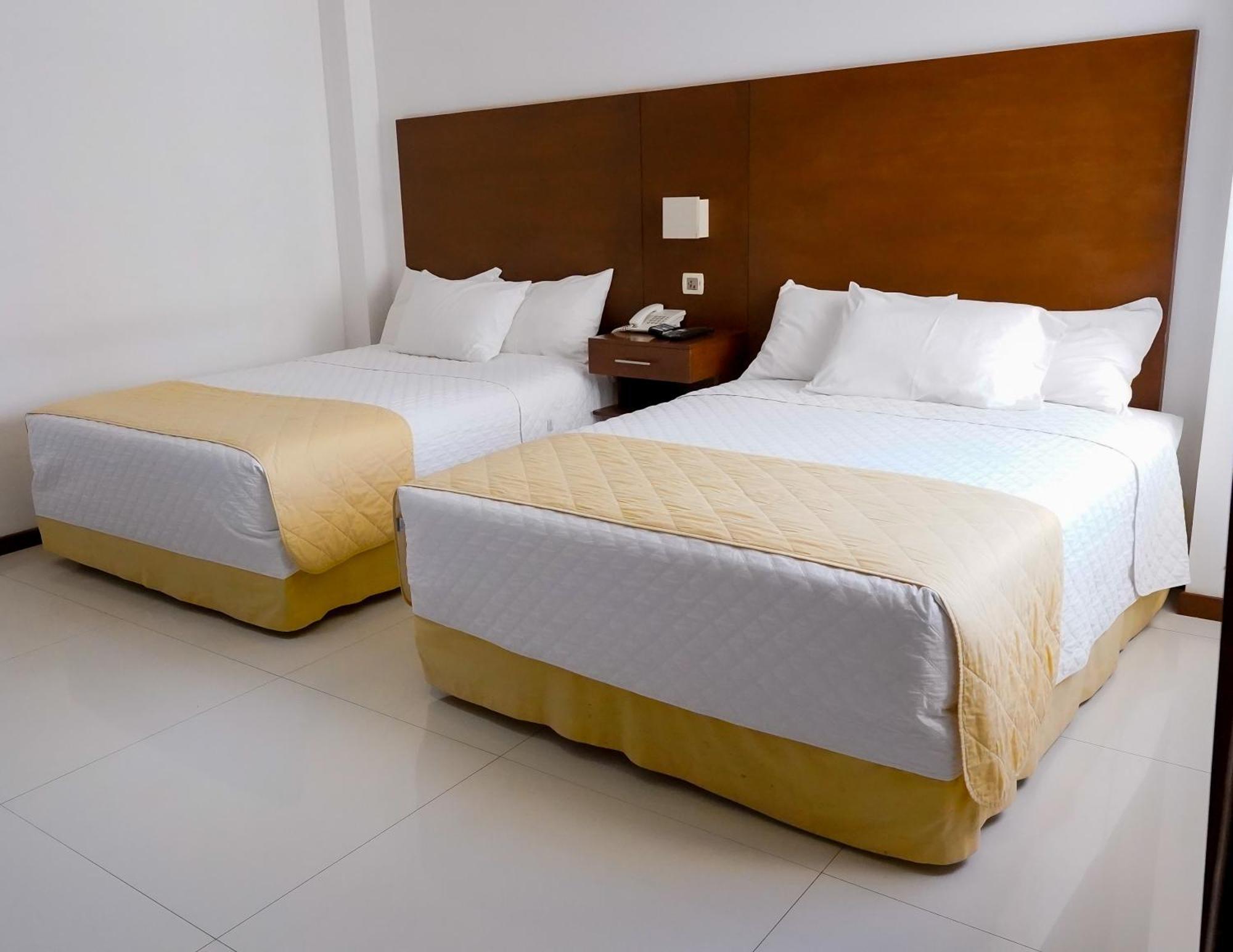 Prince Hotel Санта-Крус-де-ла-Сьерра Экстерьер фото