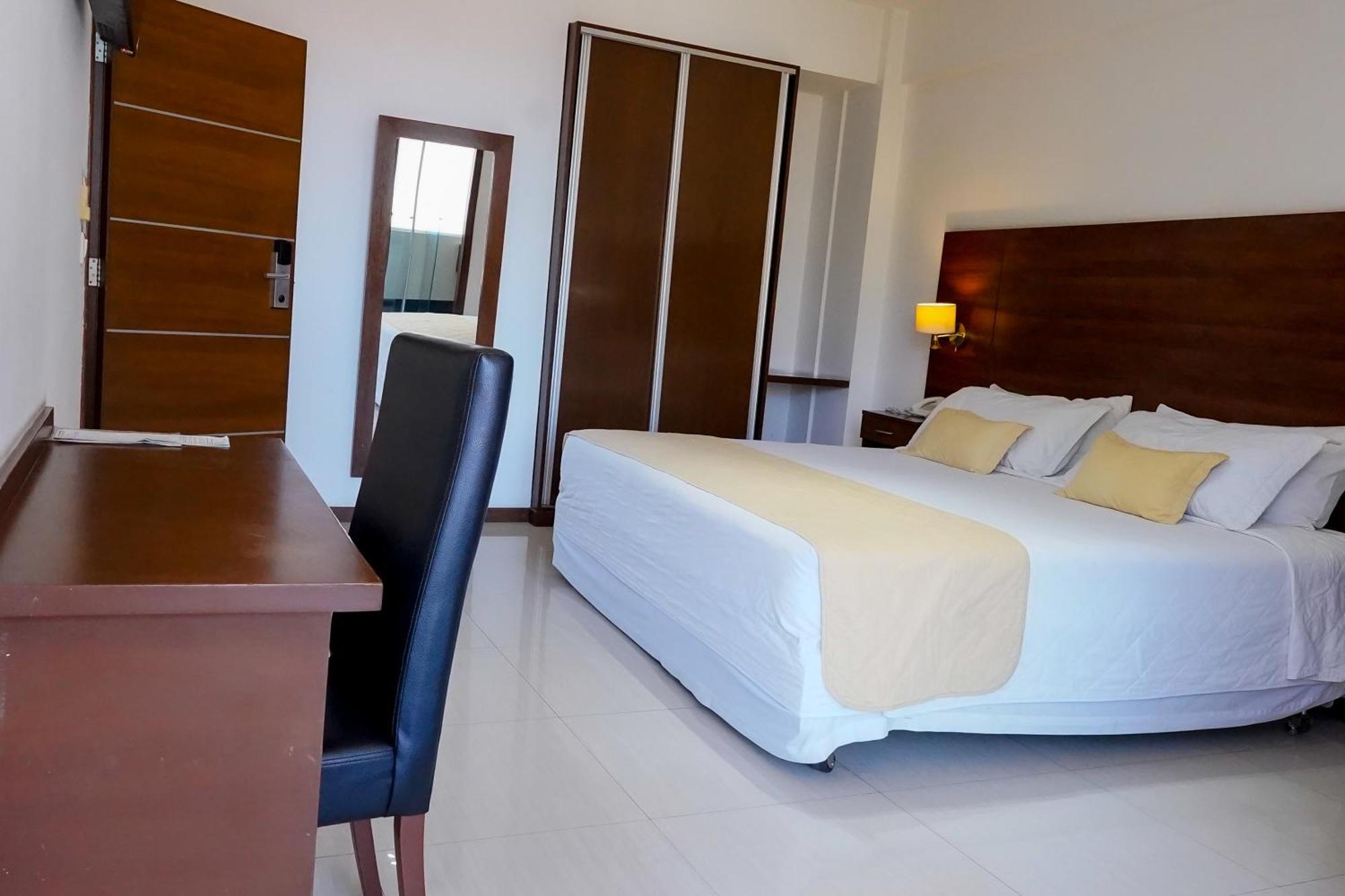 Prince Hotel Санта-Крус-де-ла-Сьерра Экстерьер фото