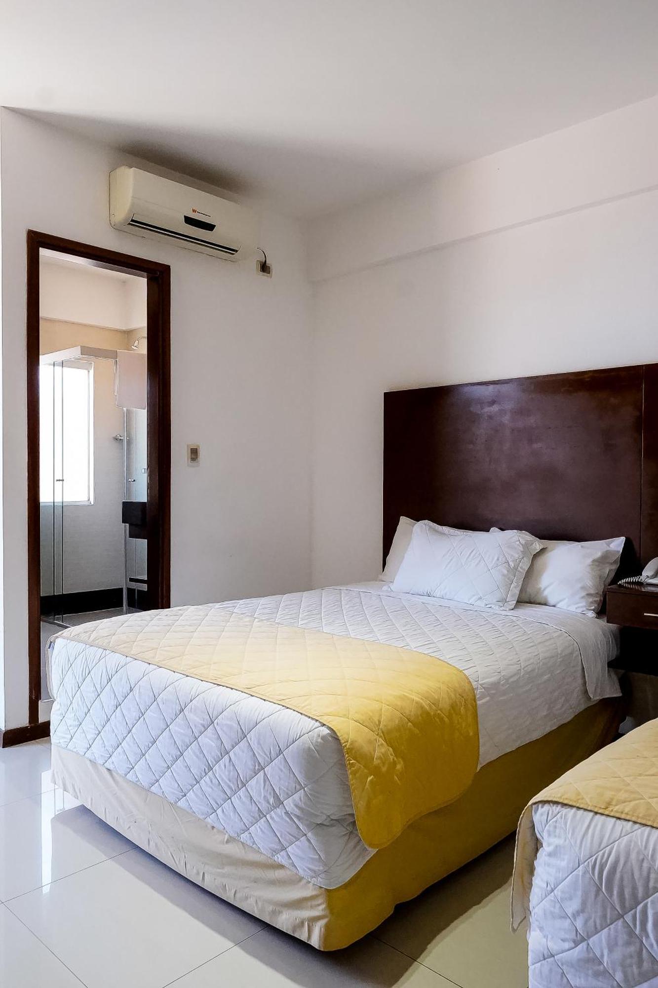 Prince Hotel Санта-Крус-де-ла-Сьерра Экстерьер фото